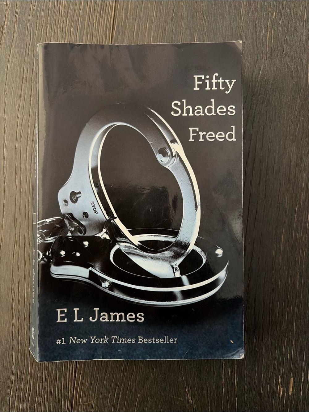 Fifty Shades Freed by E L James - Black Cover